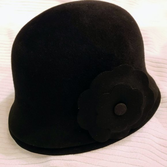Rare CHANEL Black Fur Felt Double Brim Cloche Hat with Detachable Camellia - Picture 5 of 6